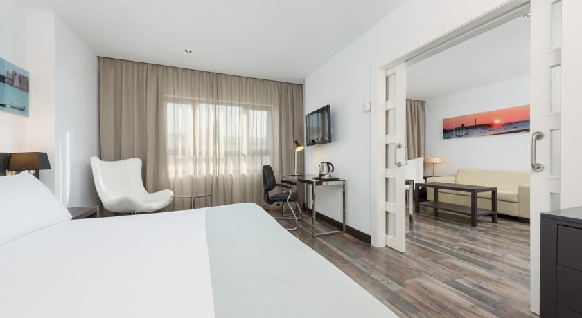 HOTEL TRYP LA CALETA